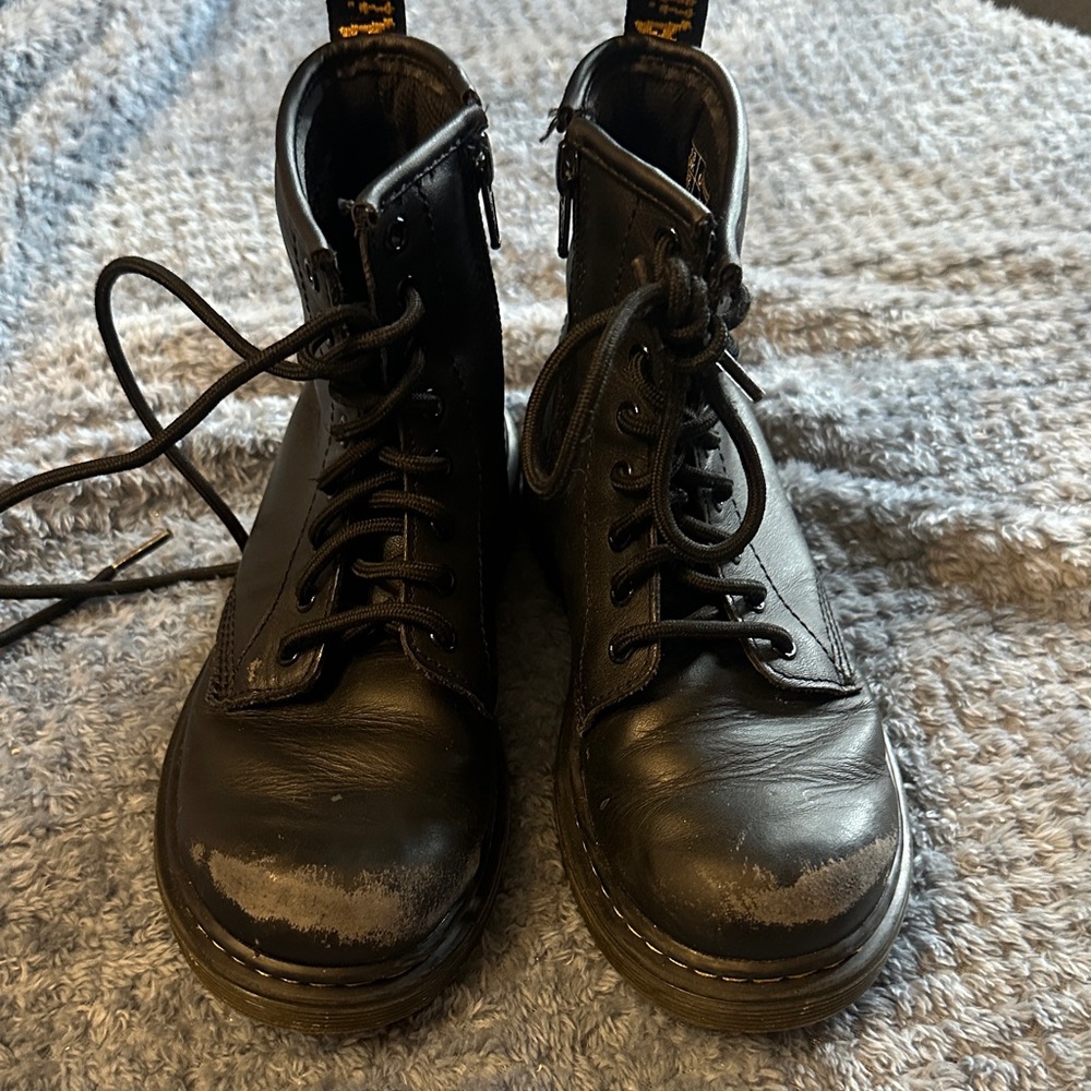 Dr. Martens Kids Black Leather Boots with Yellow Stitching - US 1